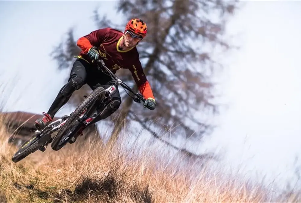 Co to enduro rower? Poznaj jego cechy i zastosowania w praktyce