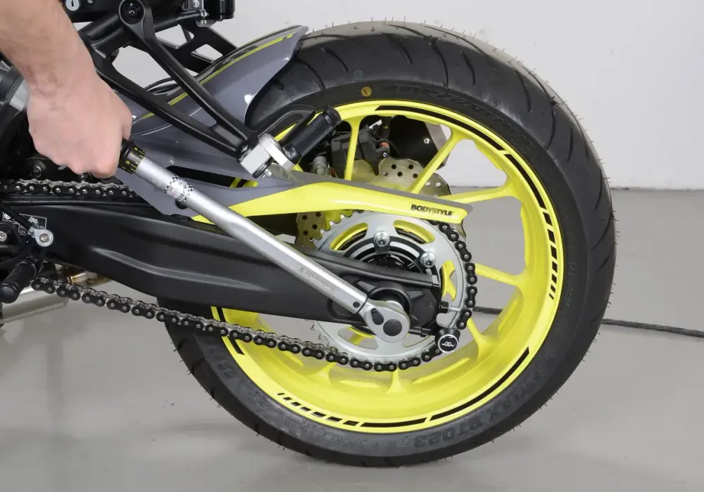 Moment dokręcania (Nm) w motocyklu - Klucz do bezpieczeństwa