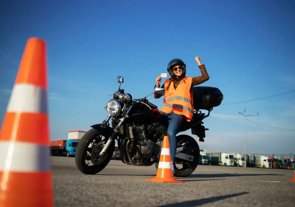 Jakie uprawnienia na motorower? Sprawdź, co musisz wiedzieć