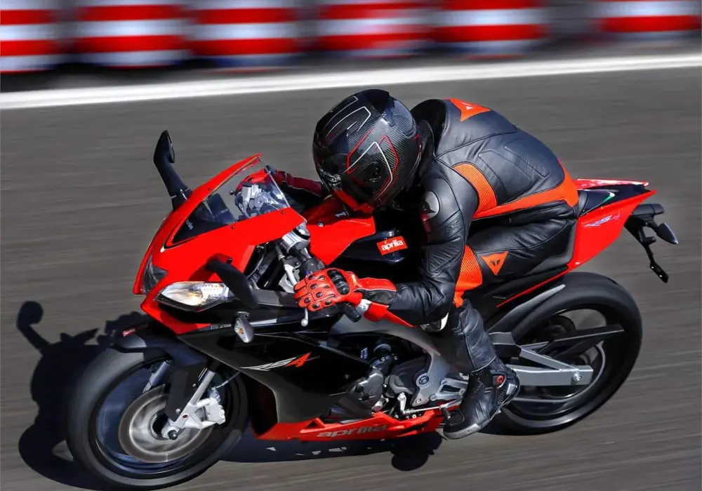 Aprilia RS4 - Przewodnik: czy sportowa 125-ka nadal warto?
