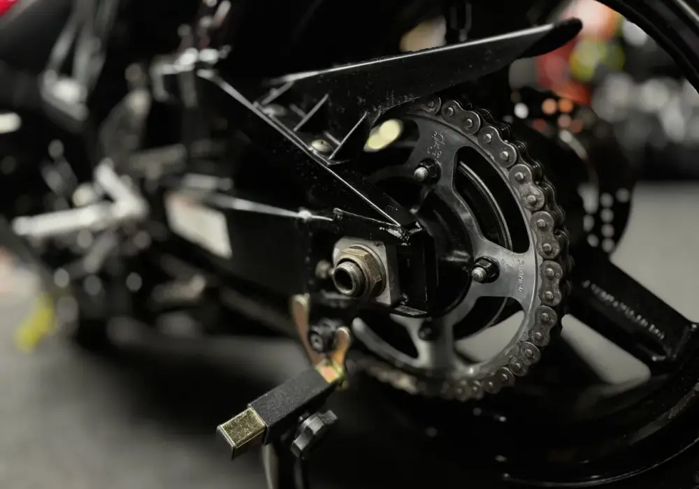 Czyszczenie łańcucha motocyklowego - Jak to zrobić dobrze?