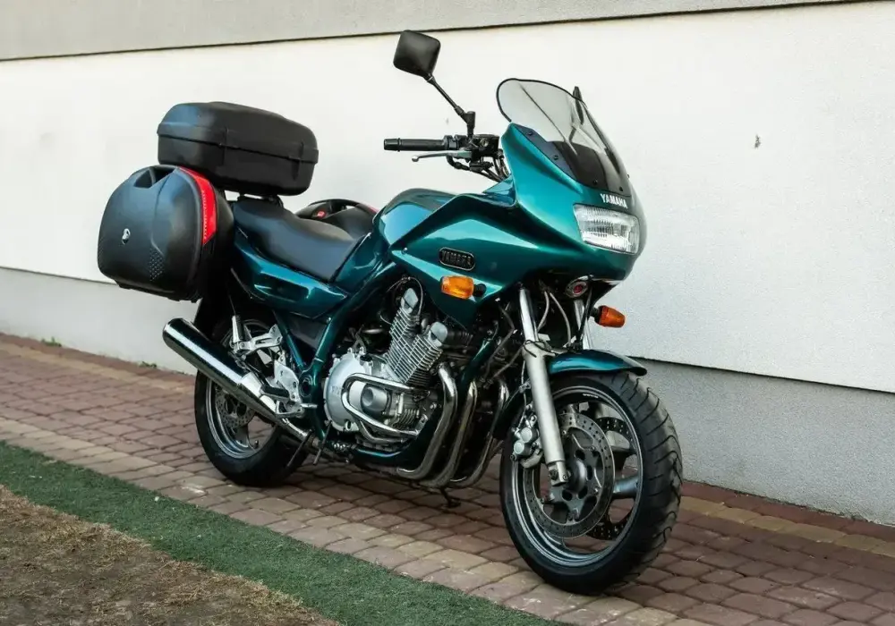 Yamaha XJ 900 - klasyk, który kupuje się sercem, sprawdza rozumem