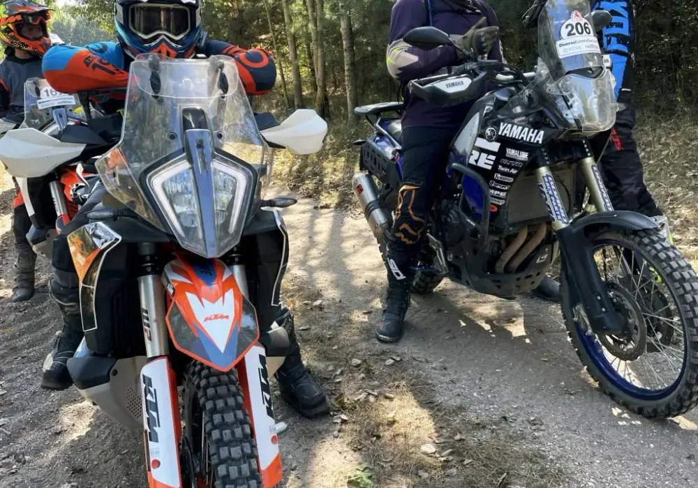 Najlepsze trasy motocyklowe w Mazurach: odkryj malownicze szlaki