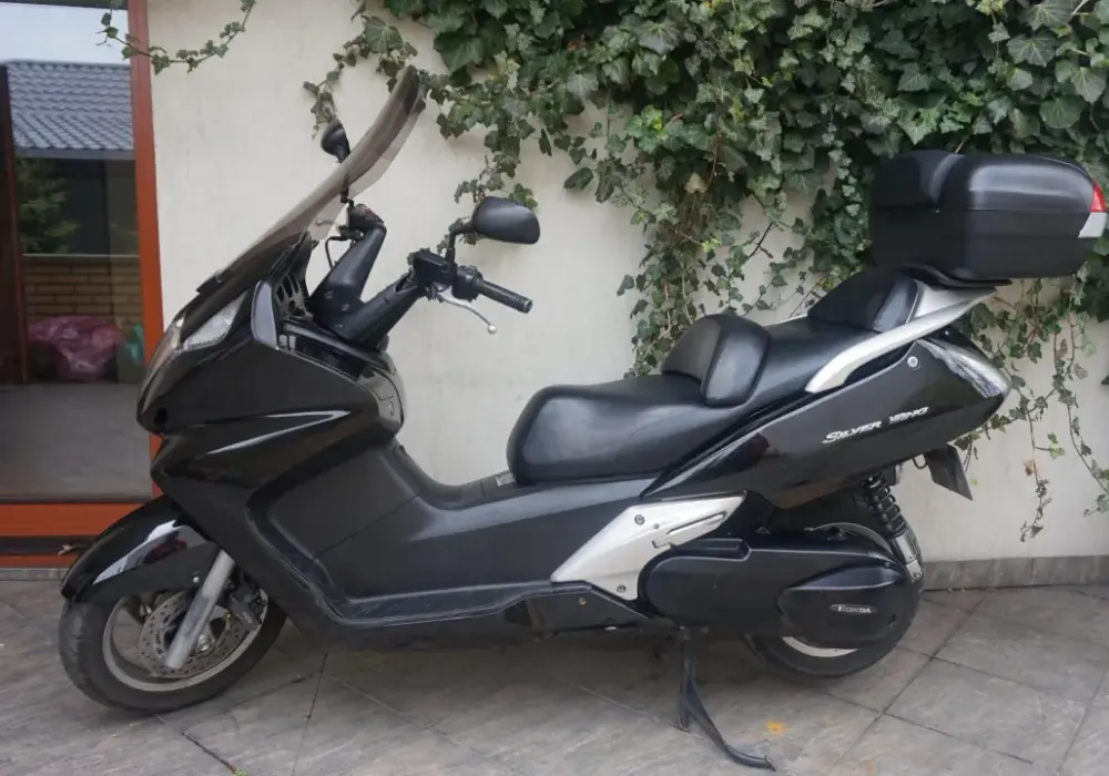Honda Silver Wing 600 - Czy nadal warto kupić? Poradnik