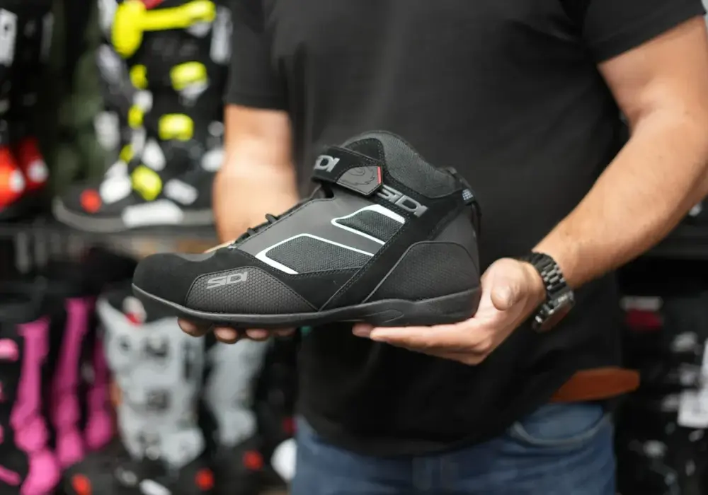 Jakie buty motocyklowe turystyczne zapewnią komfort i bezpieczeństwo?