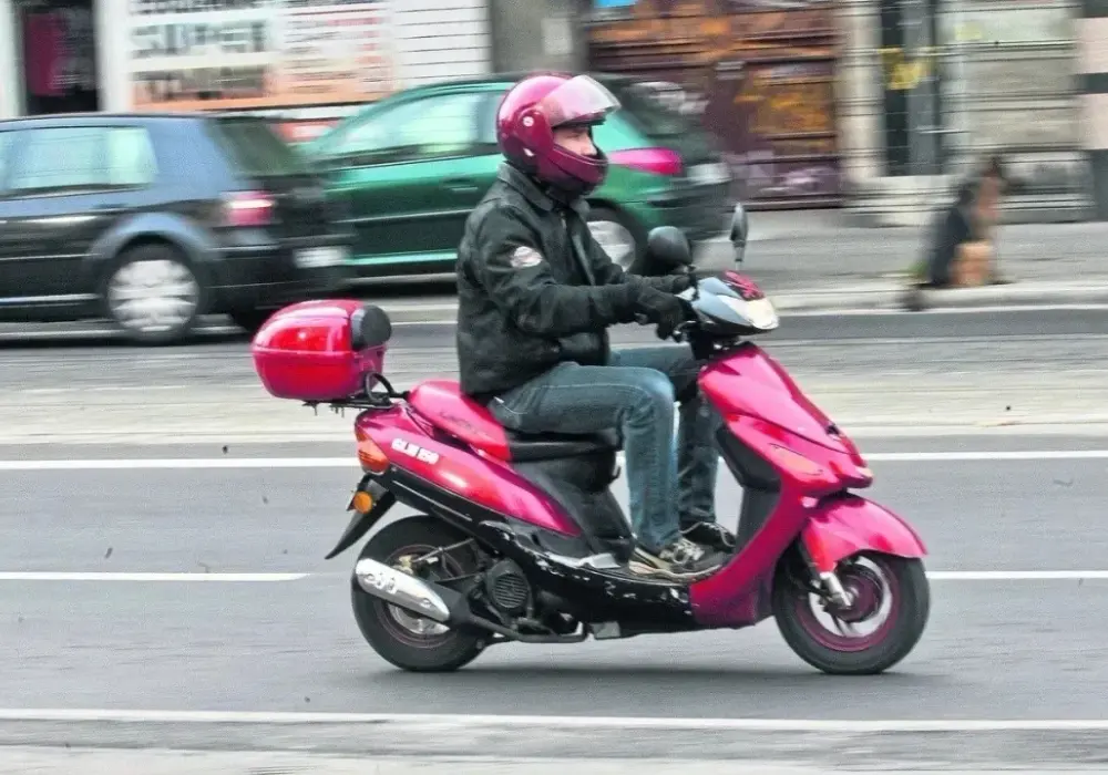 Czy karta rowerowa uprawnia do jazdy motorowerem? Sprawdź to teraz!