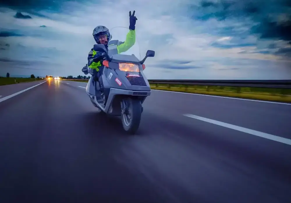 Czy można jeździć motorowerem na dowód? Sprawdź, co musisz wiedzieć
