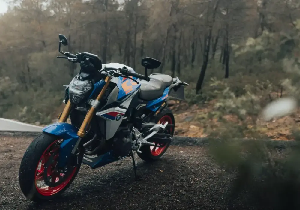 BMW F 900 R - Naked idealny? Recenzja i opinie!