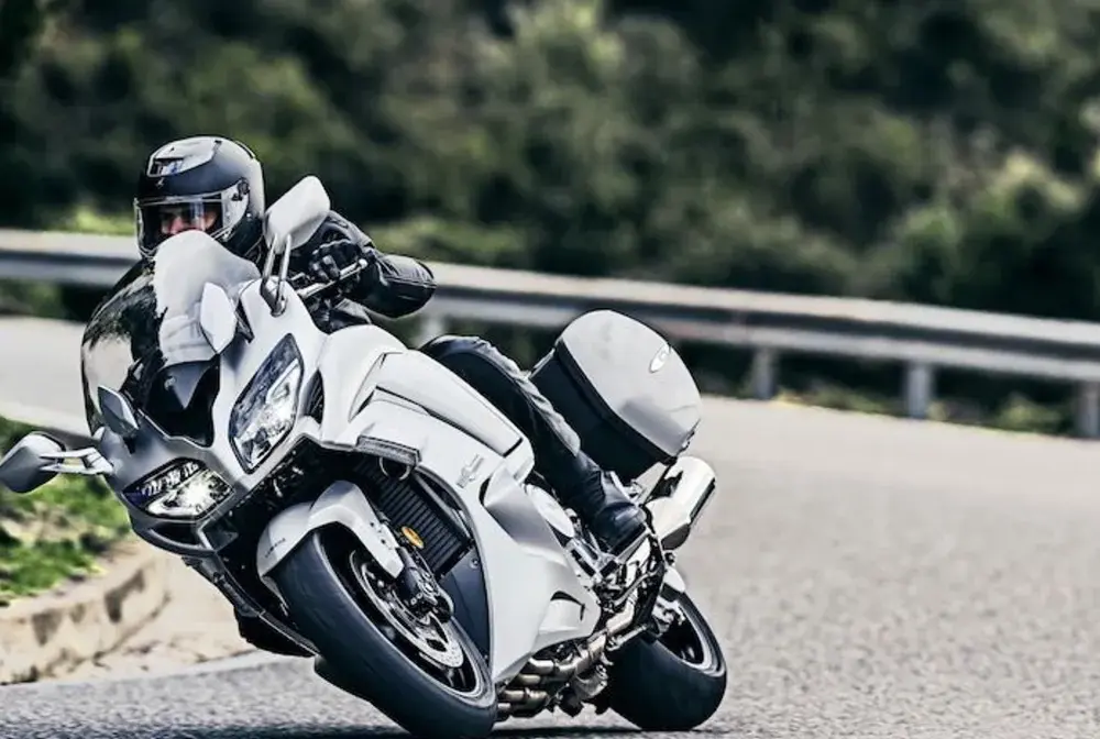Yamaha FJR 1300 - Czy warto? Analiza specyfikacji