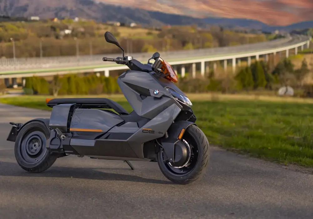 BMW CE 04 - Czy ten elektryczny maxi-scooter jest dla Ciebie?
