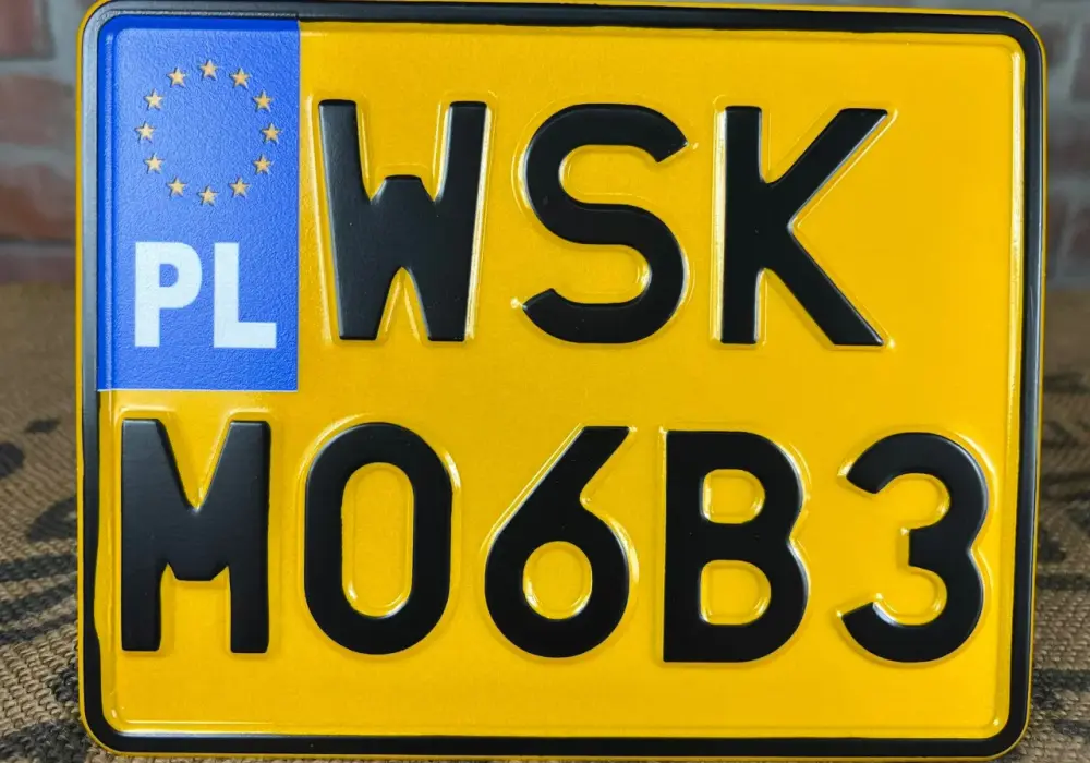 Rejestracja WSK - Żółte tablice czy zwykła? Sprawdź!
