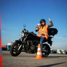 Jakie uprawnienia na motorower? Sprawdź, co musisz wiedzieć