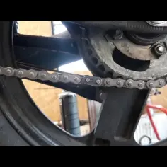 Jak założyć spinkę do łańcucha motocyklowego bez błędów i stresu