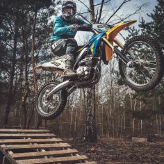 Jakie pierwsze enduro wybrać, aby uniknąć błędów początkującego?