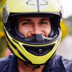 Jak prawidłowo dobrać rozmiar kasku motocyklowego i uniknąć błędów