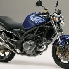 Niebieski motocykl Cagiva Raptor, gotowy do jazdy po A2.