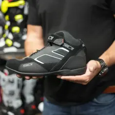 Jakie buty motocyklowe turystyczne zapewnią komfort i bezpieczeństwo?