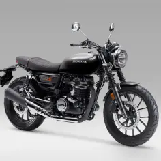 Czarny motocykl Honda GB350 na szarym tle.