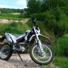 Jakie hard enduro wybrać? Kluczowe cechy i porównania motocykli