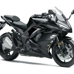 Czarny motocykl Kawasaki Z1000SX z matowym wykończeniem, gotowy na podbój dróg.