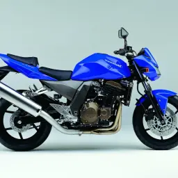 Niebieski motocykl Kawasaki Z750, idealny do miasta. Poznaj jego kawasaki z750 dane techniczne.