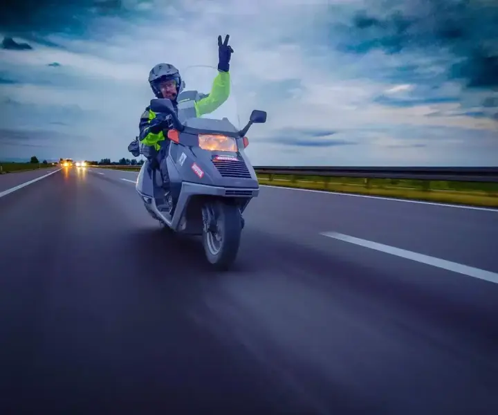 Czy można jeździć motorowerem na dowód? Sprawdź, co musisz wiedzieć