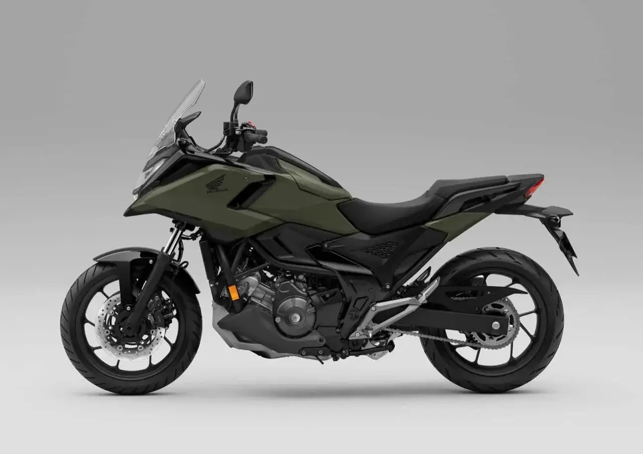 Zielony motocykl Honda NC750X, idealny do miasta i na trasy. Sprawdź honda nc750x dane techniczne.