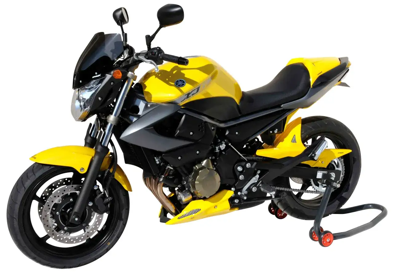Żółty motocykl Yamaha XJ6 na stojaku. Szczegółowe yamaha xj6 dane techniczne dostępne online.
