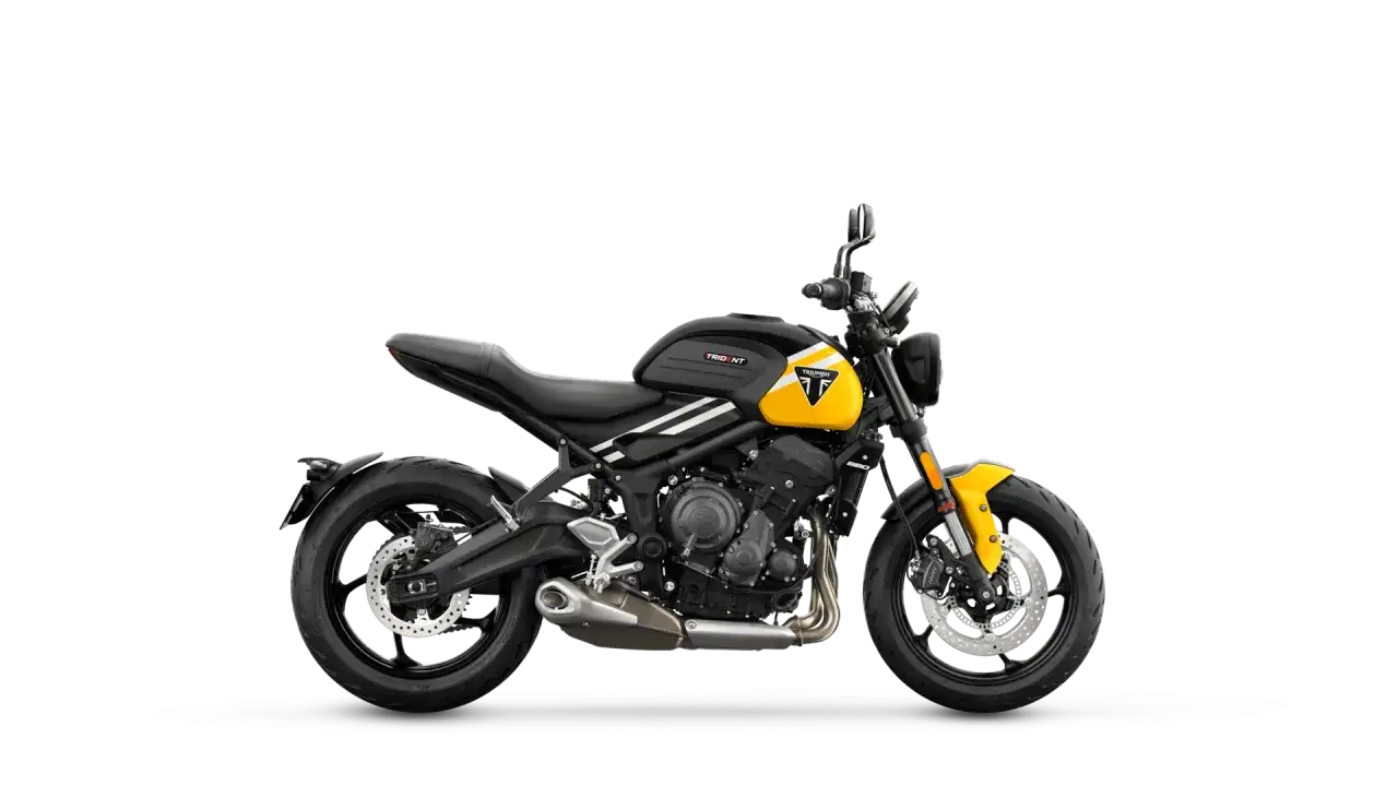 Czarny motocykl Triumph Trident 660 z żółtymi akcentami, gotowy na miejski triumf.