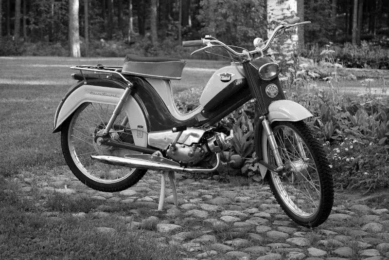 Zdjęcie Jak wygląda motorower - poznaj jego unikalny design i cechy