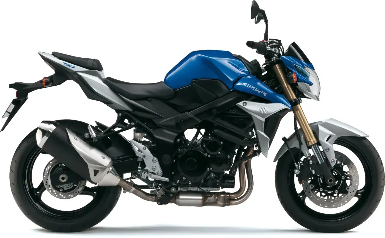 Niebiesko-srebrny motocykl Suzuki GSR 750 z widocznym silnikiem i wydechem.