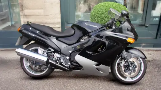 Kawasaki ZZR 1100 - Czy warto kupić? Wersje, jazda, usterki