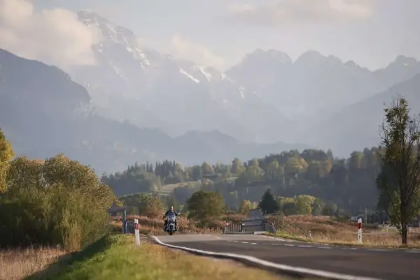 Gotowe trasy motocyklowe w Polsce – piękne widoki i łatwe do pobrania