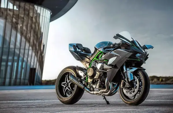 Kawasaki Ninja H2R - Cena, moc, sens. Czy to dla Ciebie?