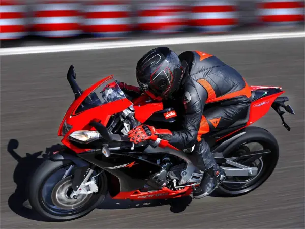 Aprilia RS4 - Przewodnik: czy sportowa 125-ka nadal warto?