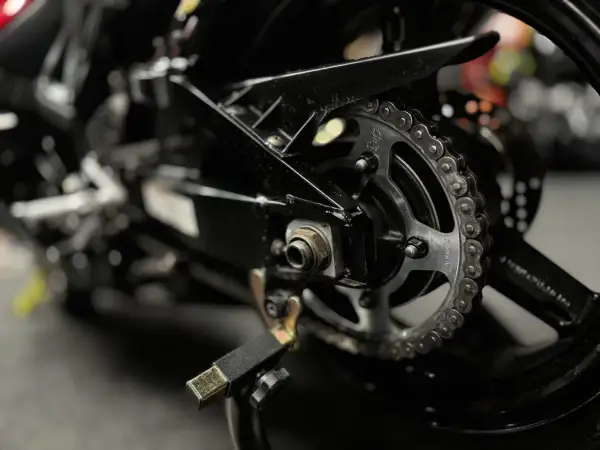 Czyszczenie łańcucha motocyklowego - Jak to zrobić dobrze?