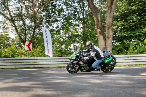 Ninja H2 - Różnice H2R, Carbon i H2 SX. Który wybrać?