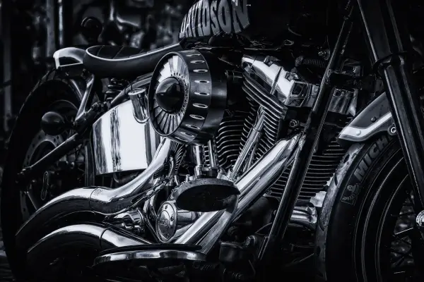 Jaki olej do lag motocyklowych? Wybierz najlepszy dla swojego motocykla