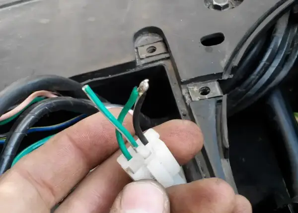 Skuter 4T - brak iskry? Diagnoza i naprawa bez wymiany w ciemno