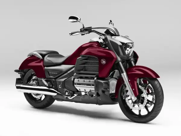 Honda Valkyrie 1800 - Czy to cruiser dla Ciebie? Poradnik kupującego