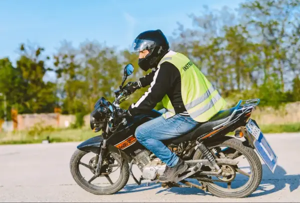 Prawo jazdy A1 - Od ilu lat i czy warto? Pełny przewodnik