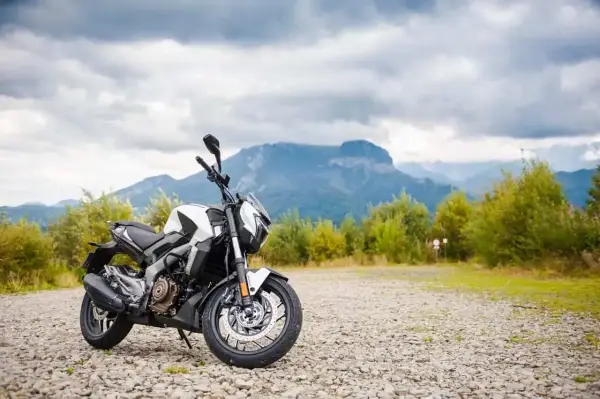 Bajaj Dominar 400 - Idealny na trasę? Przewodnik