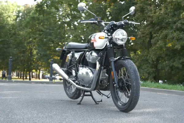 Royal Enfield Interceptor 650 - Czy to motocykl dla Ciebie?