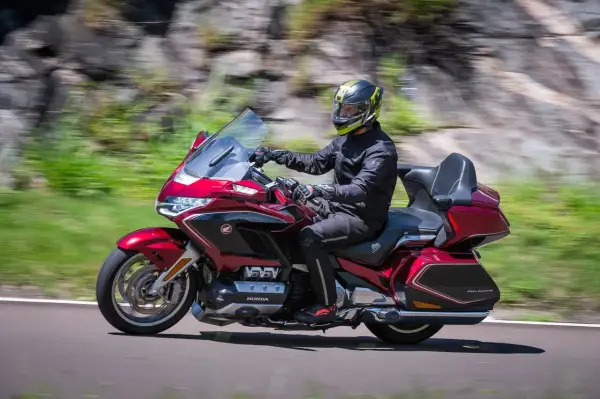 Jaka Honda turystyczna? Wybierz idealny motocykl dla siebie