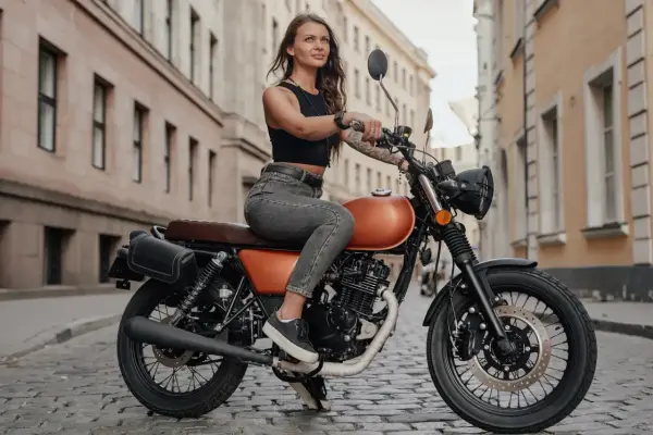 Motocykl 125 cm3 - Od ilu lat i jakie zasady? A1 czy B?