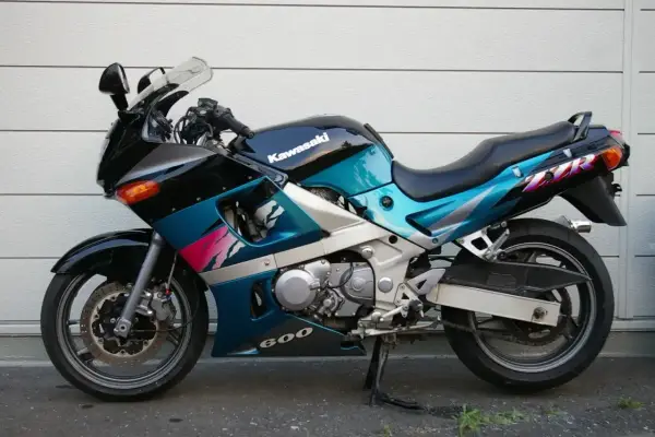 Kawasaki ZZR 600 - Czy warto kupić ten sport-touring?