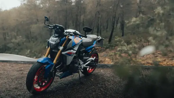 BMW F 900 R - Naked idealny? Recenzja i opinie!