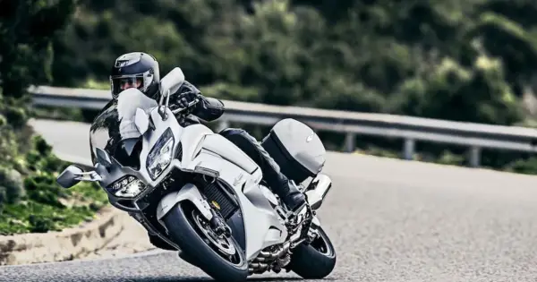 Yamaha FJR 1300 - Czy warto? Analiza specyfikacji