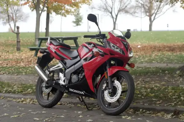 Honda CBR125R - Czy warto? Specyfikacja, porównanie, zakup.