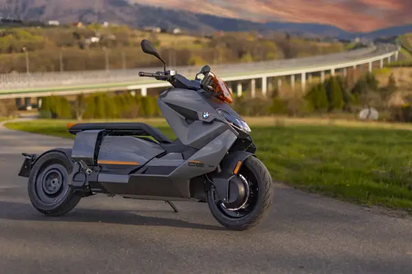 BMW CE 04 - Czy ten elektryczny maxi-scooter jest dla Ciebie?